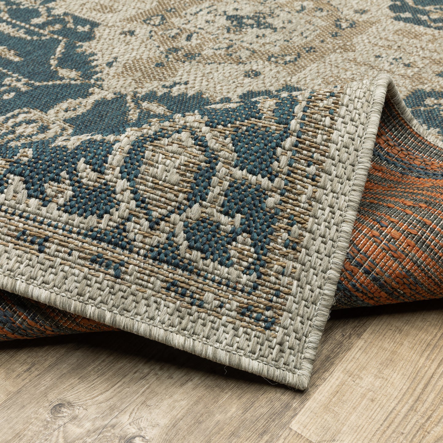 Latitude Outdoor Grey/ Gold Medallion Loop Pile Rug