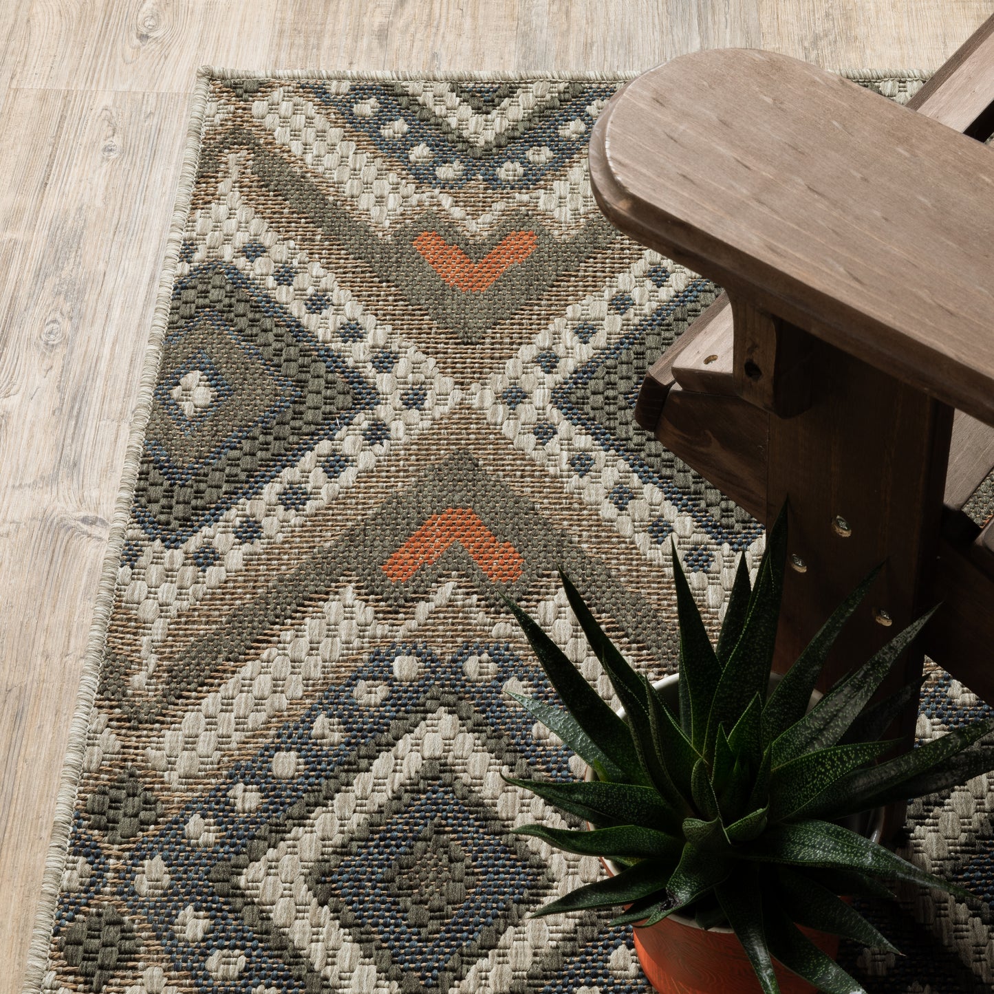 Latitude Outdoor Grey/ Orange Geometric Loop Pile Rug