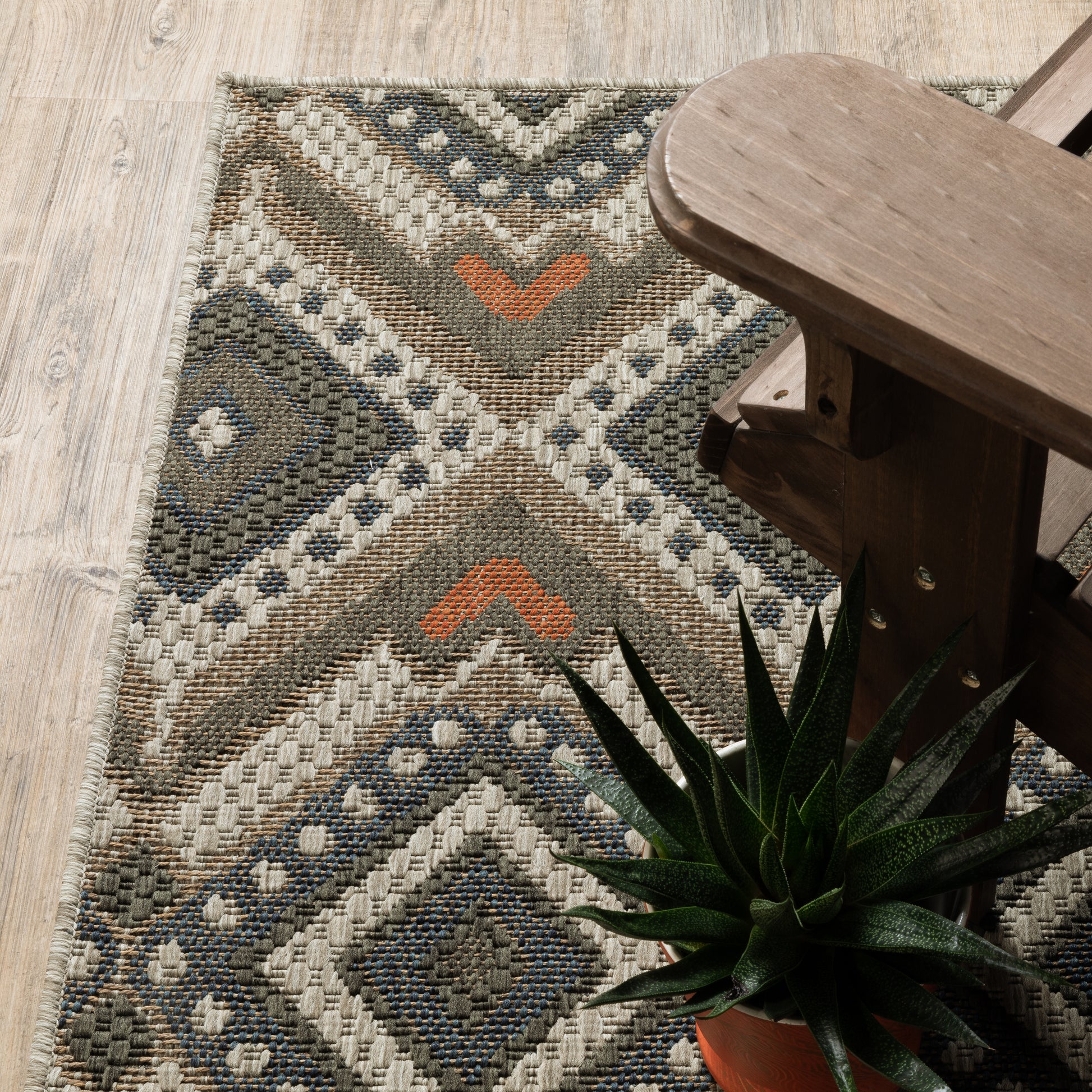 Latitude Outdoor Grey/ Orange Geometric Loop Pile Rug