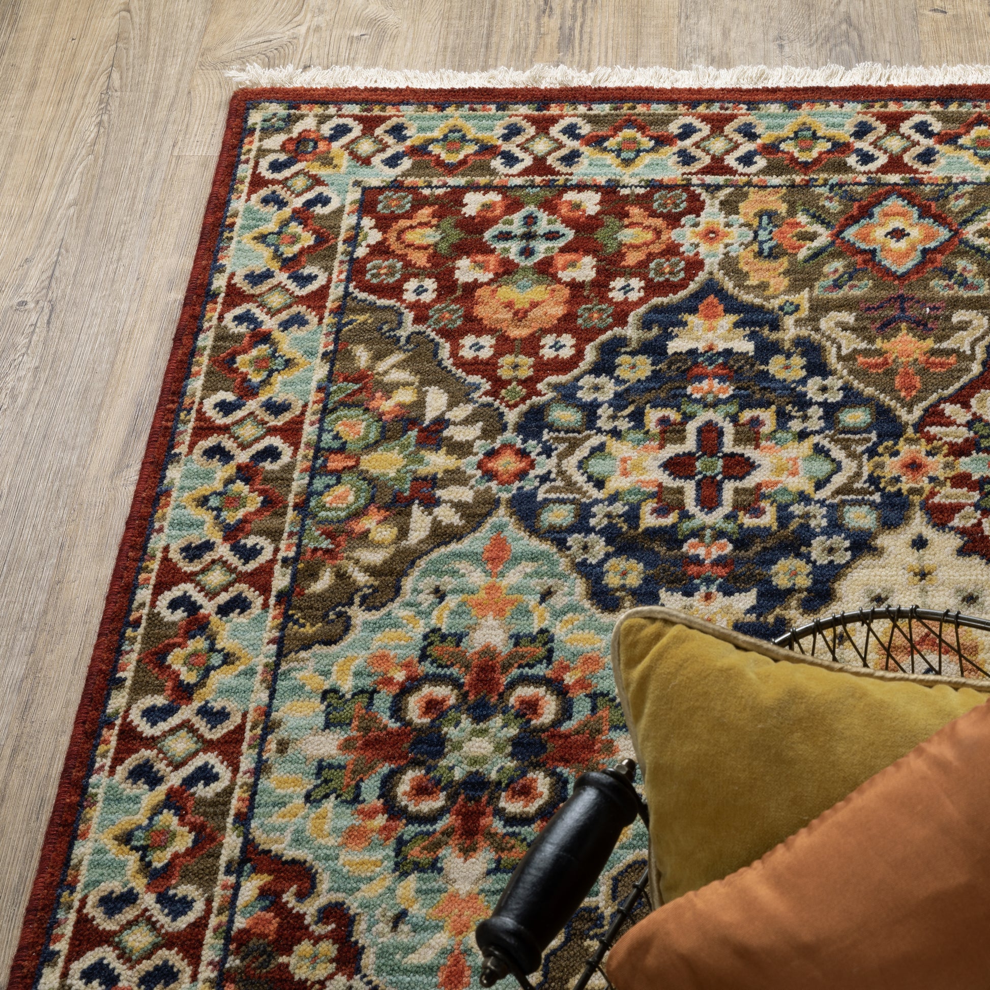 Lilihan Trefoil Red/ Multi Oriental Cut Pile Rug