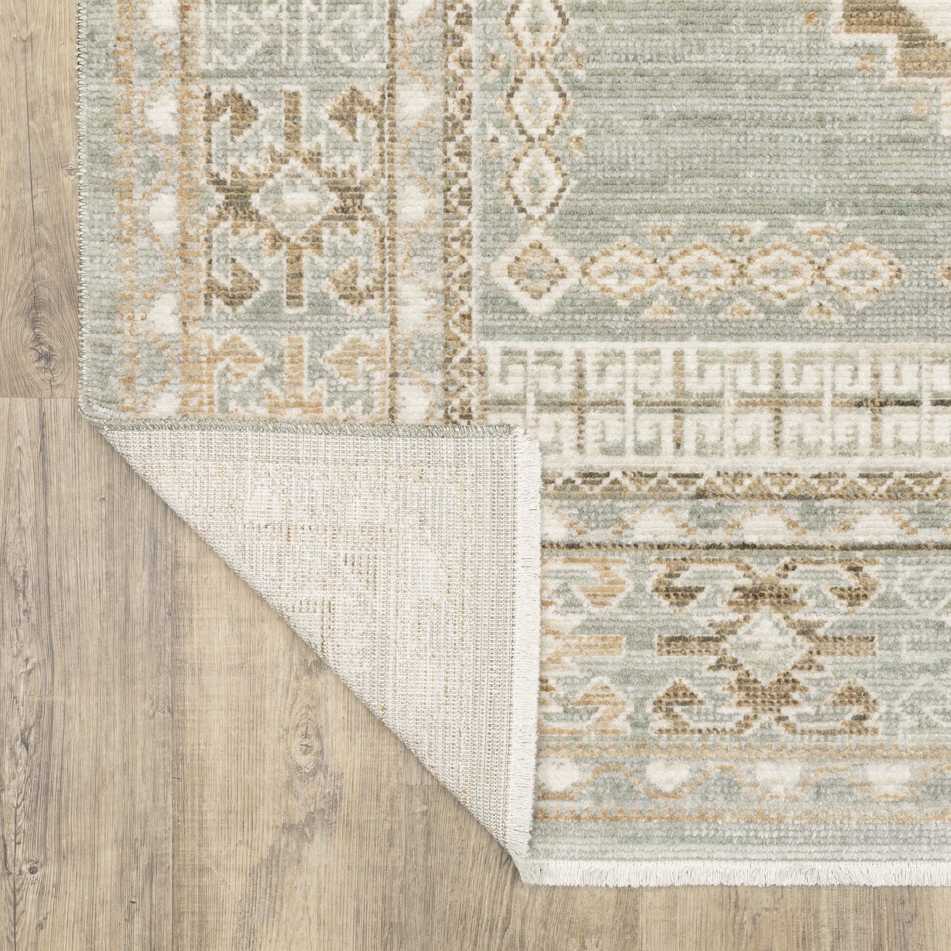 Lola Medallion Blue/ Beige Oriental Cut Pile Rug