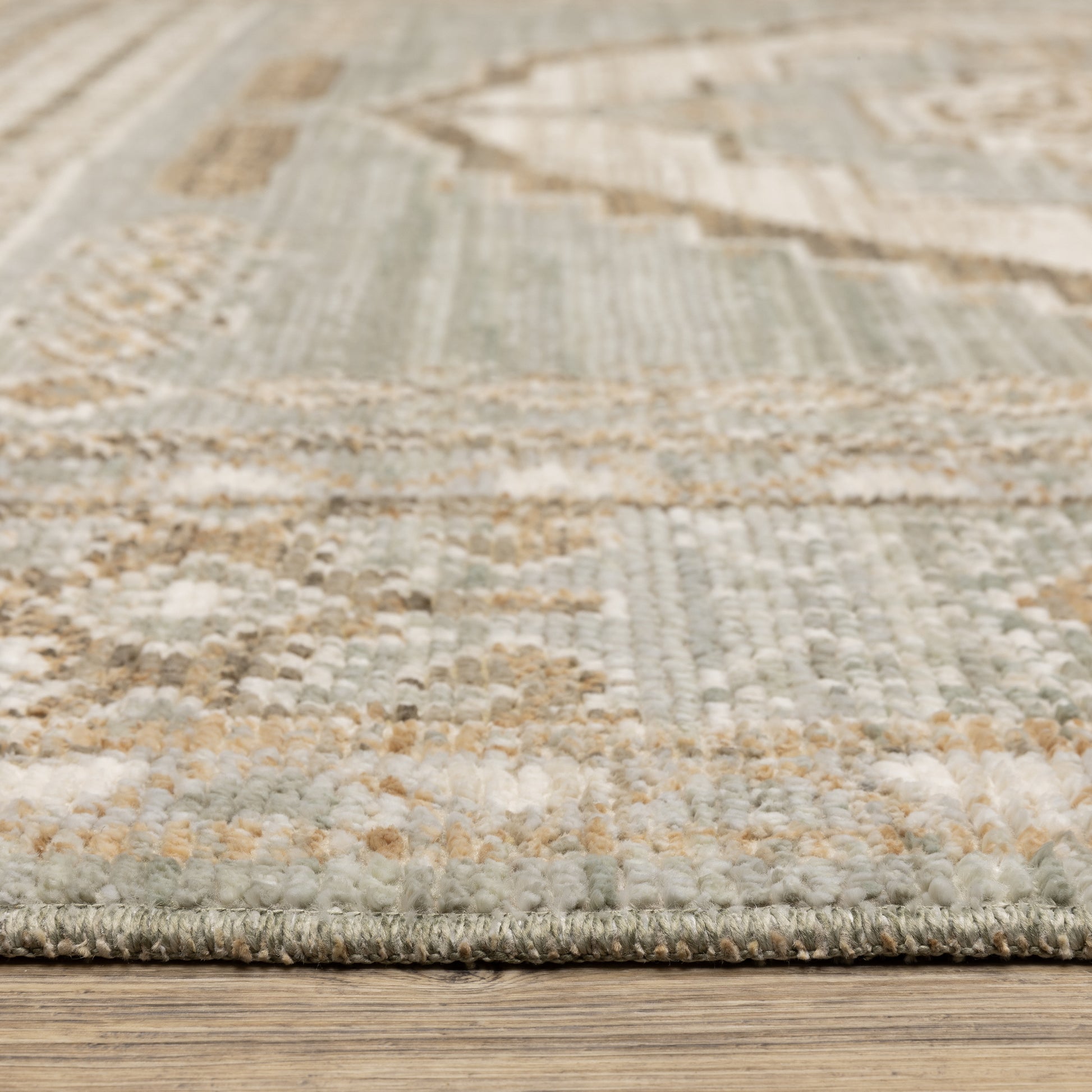 Lola Medallion Blue/ Beige Oriental Cut Pile Rug