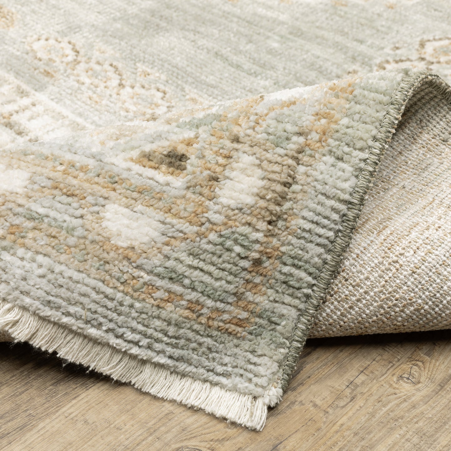 Lola Medallion Blue/ Beige Oriental Cut Pile Rug