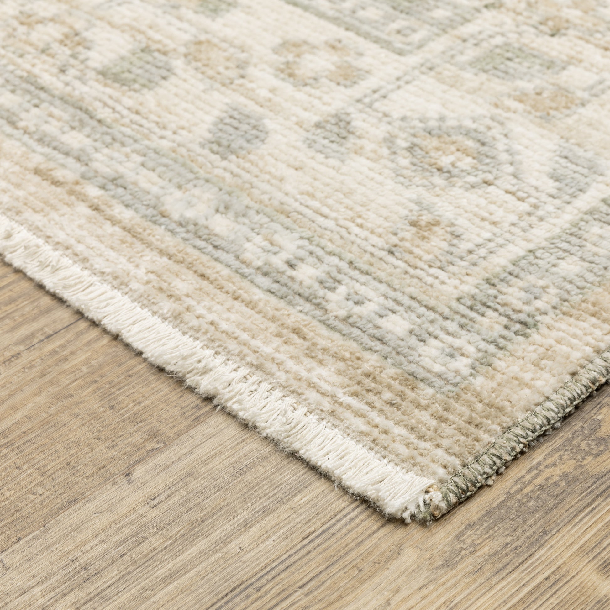 Lola Floral Blue/ Beige Oriental Cut Pile Rug