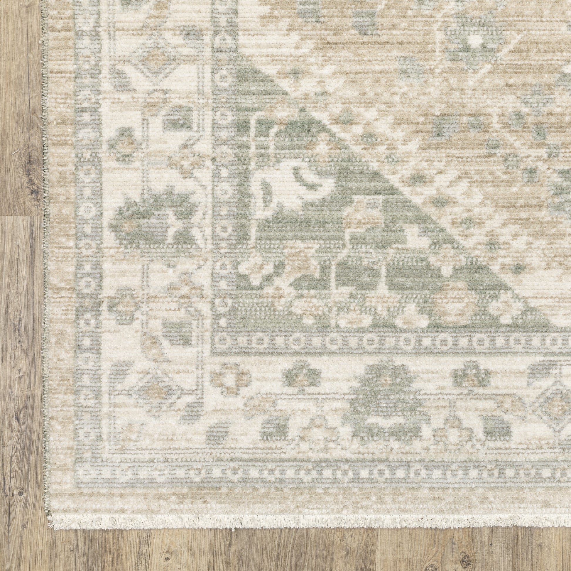 Lola Floral Blue/ Beige Oriental Cut Pile Rug