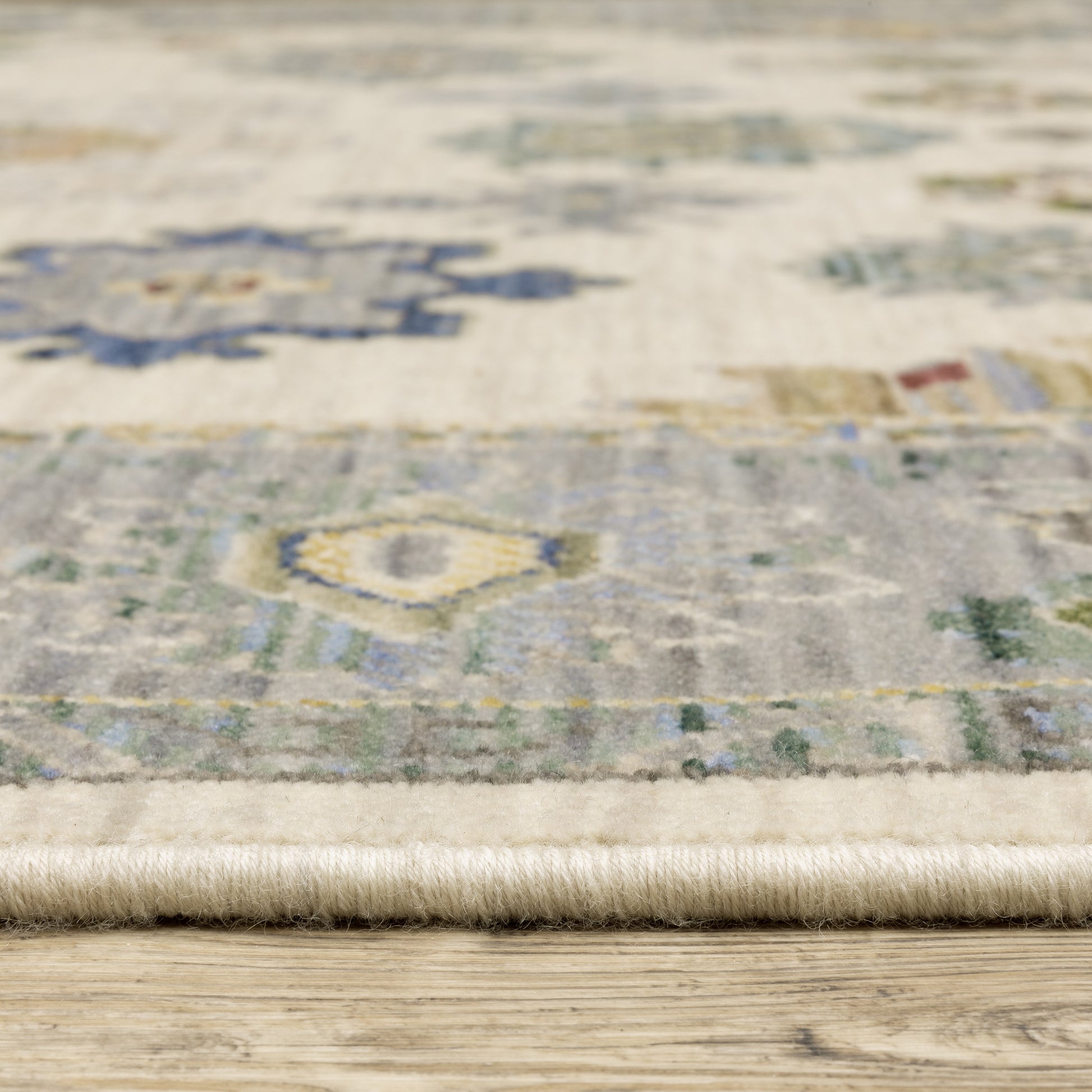 Lucca Oriental Ivory/ Blue Cut Pile Rug