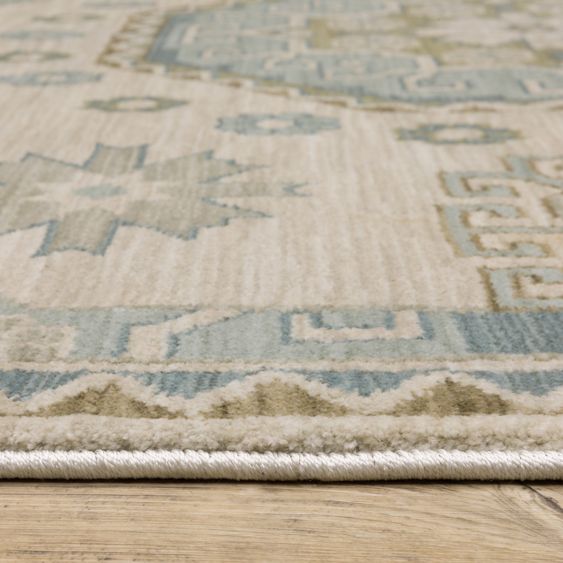 Maeve Medallion Beige/ Blue Geometric Cut Pile Rug