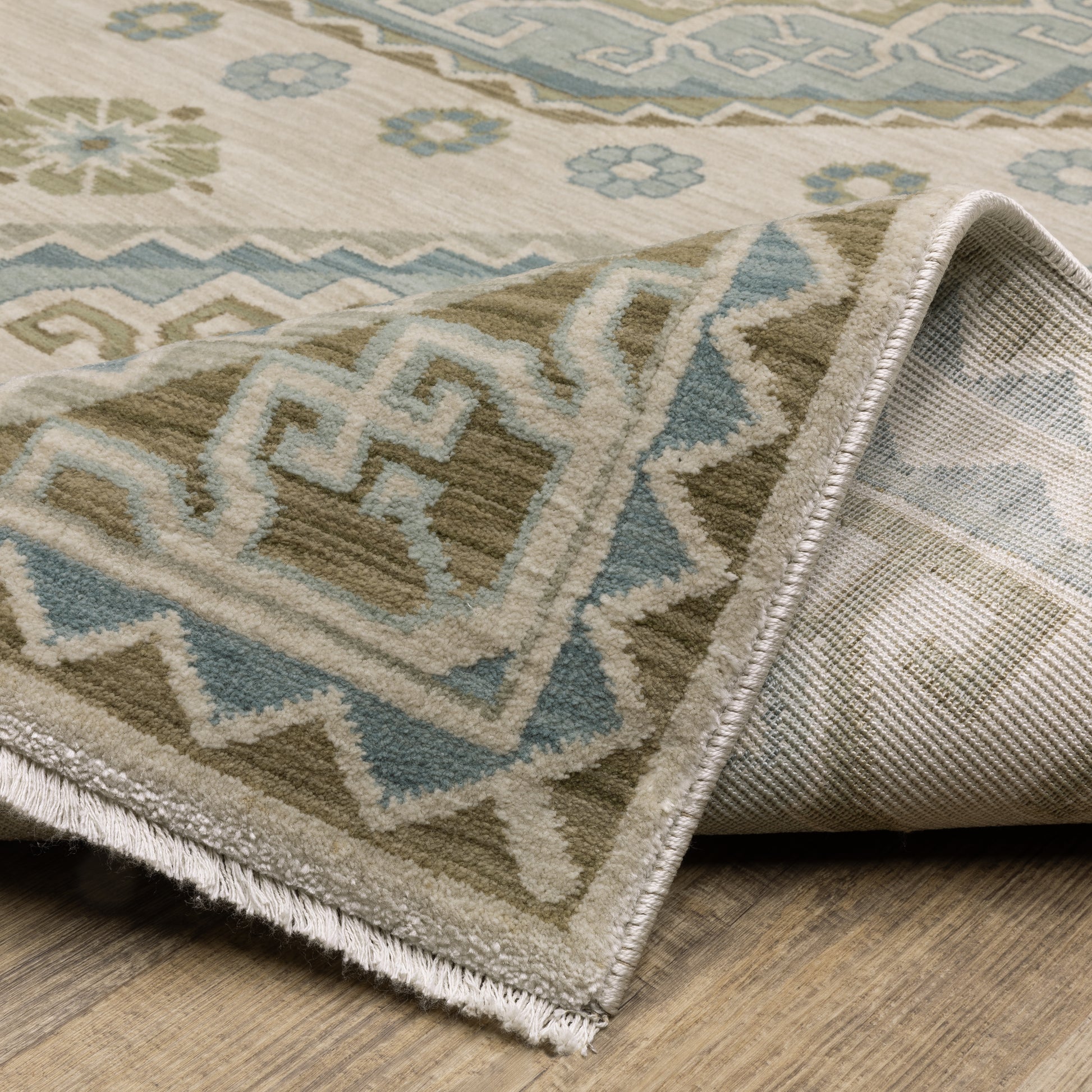 Maeve Medallion Beige/ Blue Geometric Cut Pile Rug