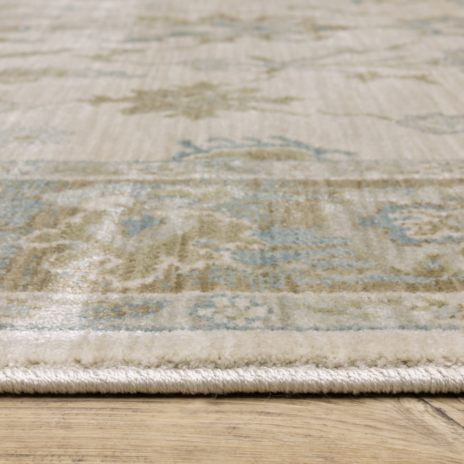 Maeve Floral Beige/ Blue Distressed Cut Pile Rug