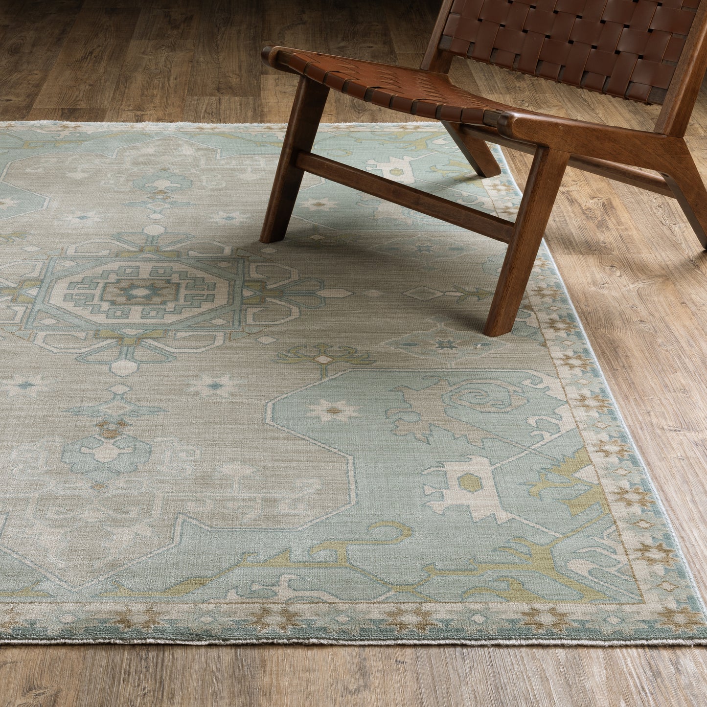 Maeve Medallion Grey/ Blue Distressed Cut Pile Rug