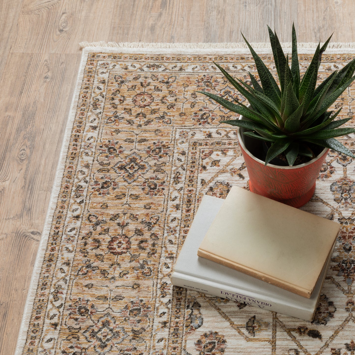 Maharaja Oriental Ivory/ Gold Cut Pile Rug