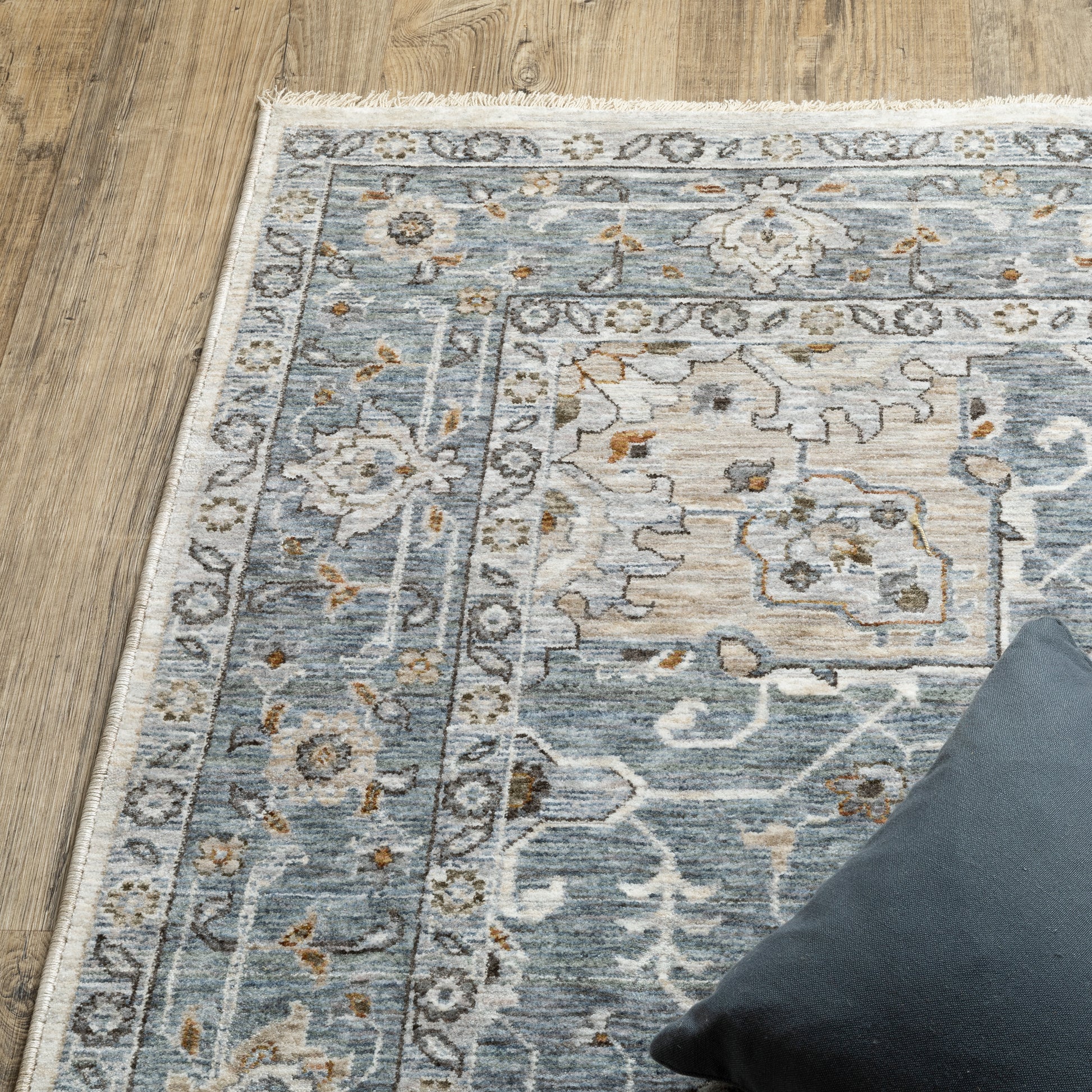 Maharaja Medallion Blue/ Ivory Oriental Cut Pile Rug