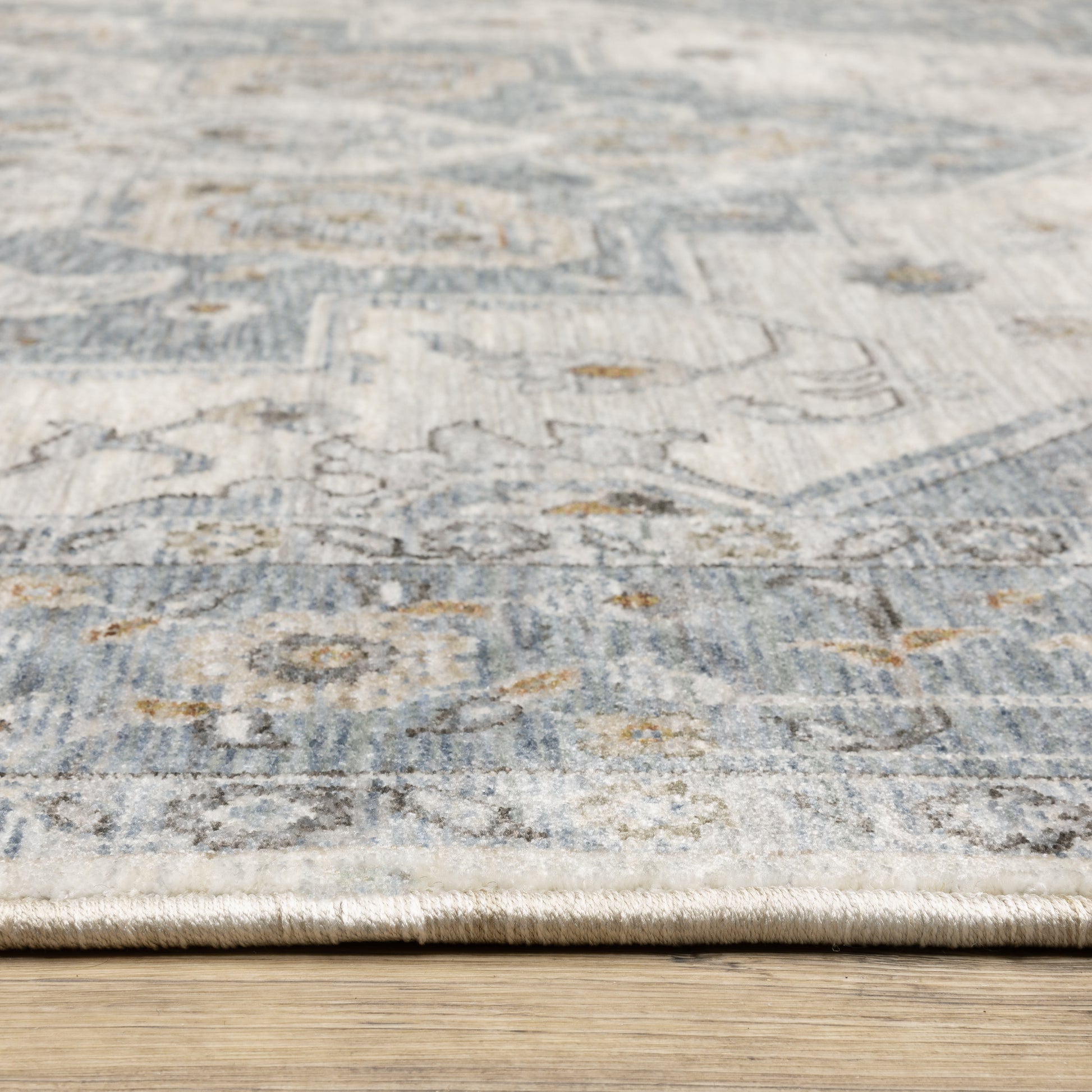 Maharaja Medallion Blue/ Ivory Oriental Cut Pile Rug