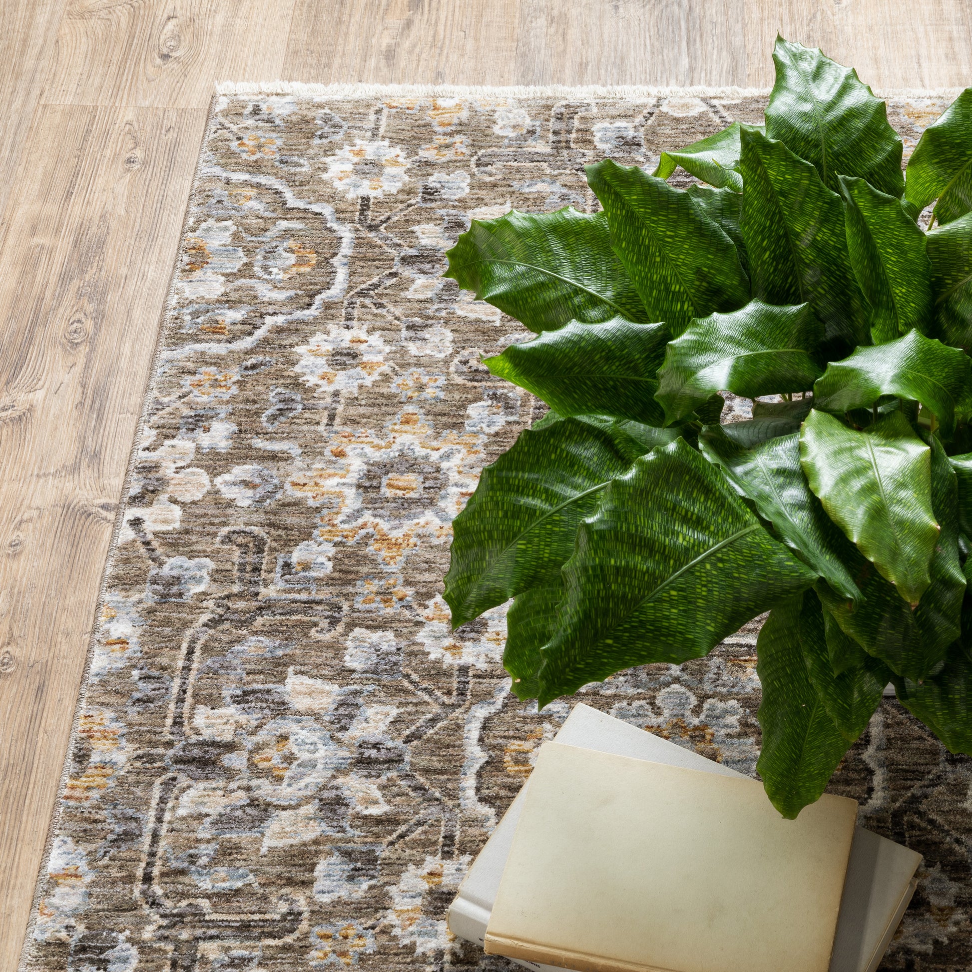 Maharaja Floral Grey/ Gold Cut Pile Rug