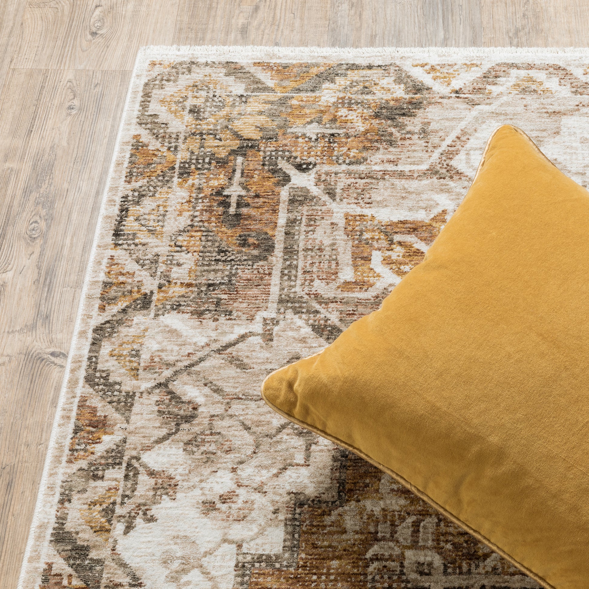 Maharaja Medallion Gold/ Brown Distressed Cut Pile Rug