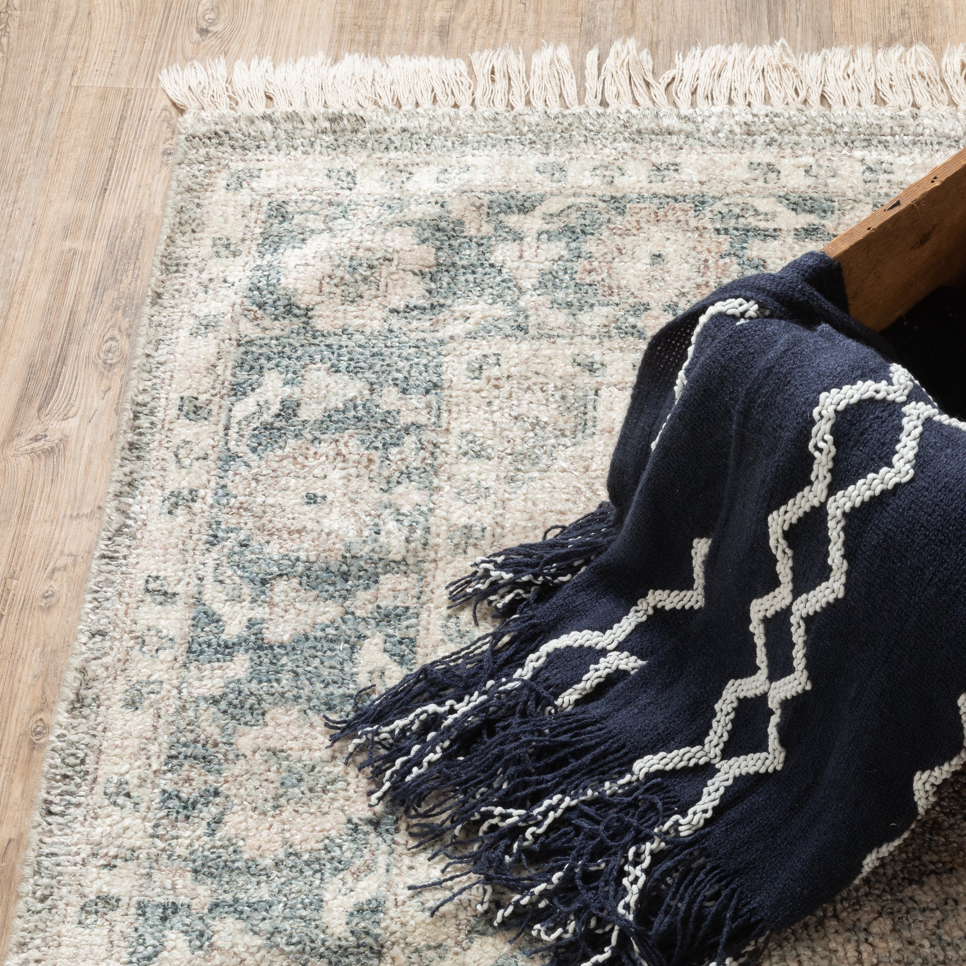 Malabar Medallion Beige/ Grey Oriental Cut Pile Rug