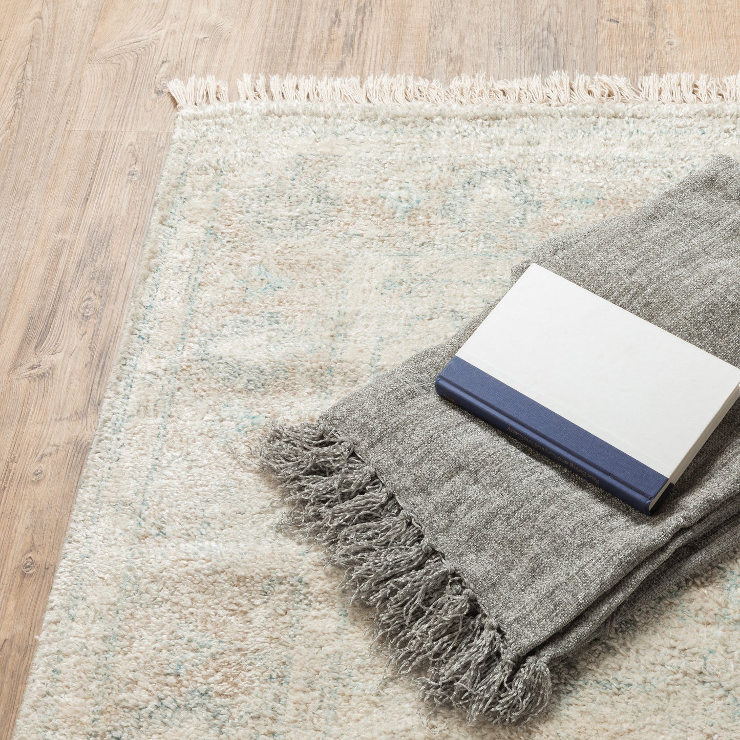 Malabar Distressed Beige/ Grey Medallion Cut Pile Rug
