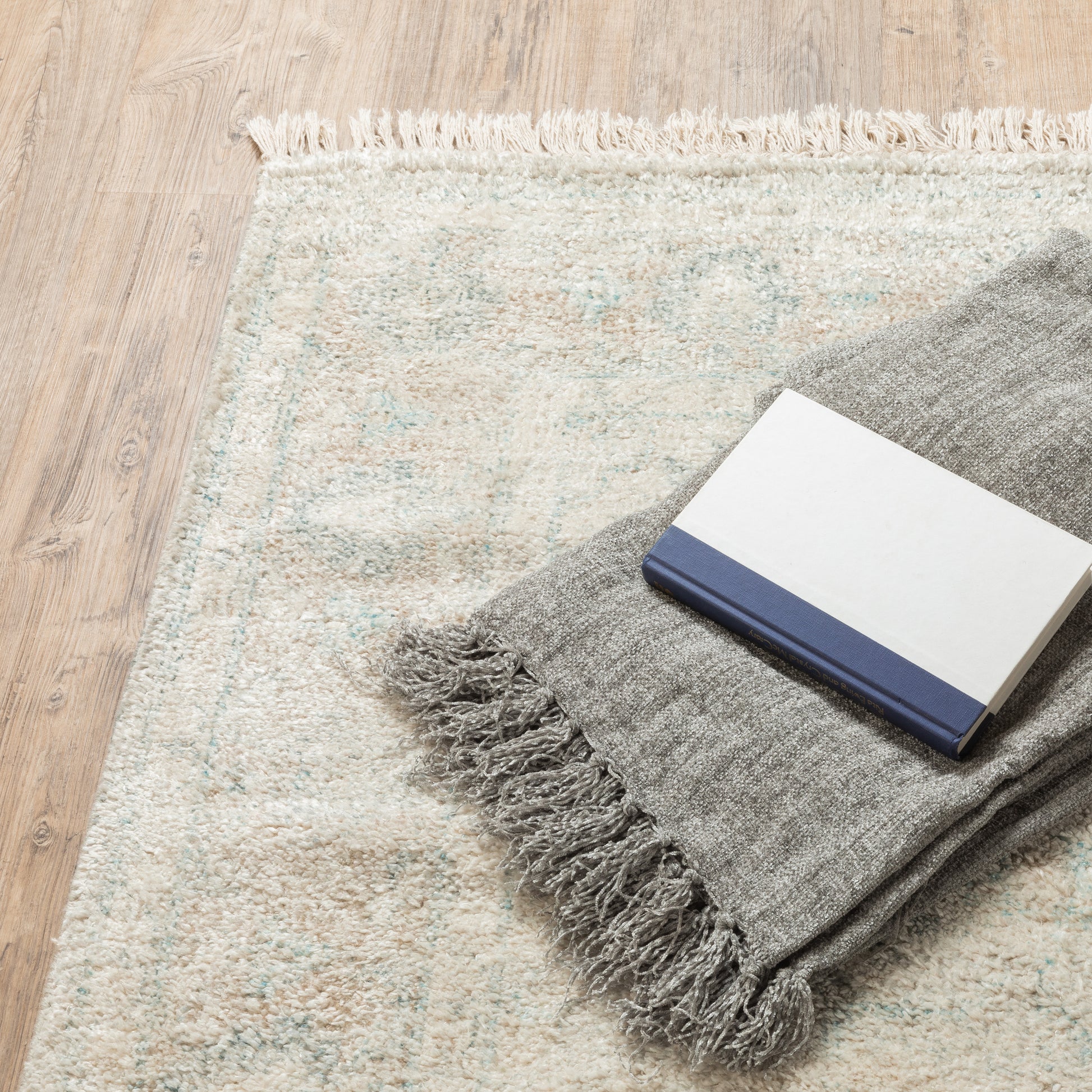 Malabar Distressed Beige/ Grey Medallion Cut Pile Rug