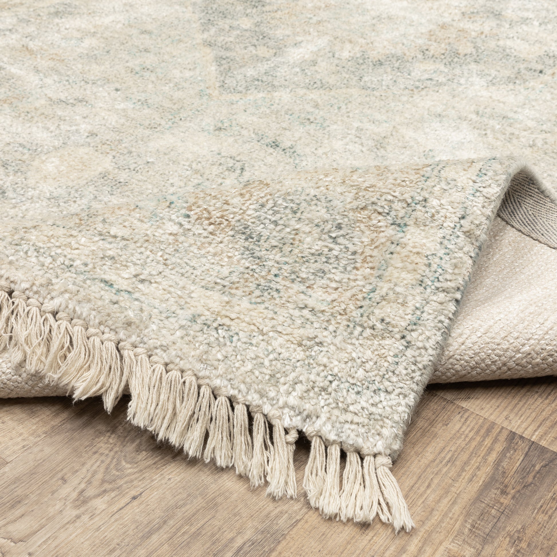Malabar Distressed Beige/ Grey Medallion Cut Pile Rug