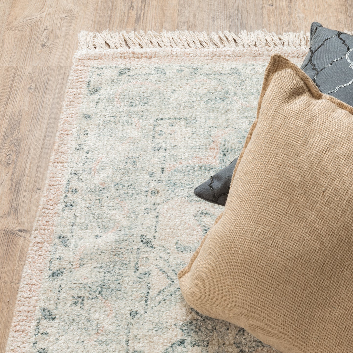 Malabar Medallion Beige/ Grey Distressed Cut Pile Rug