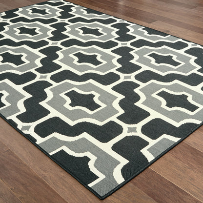 Marina Outdoor Black/ Grey Trefoil Loop Pile Rug