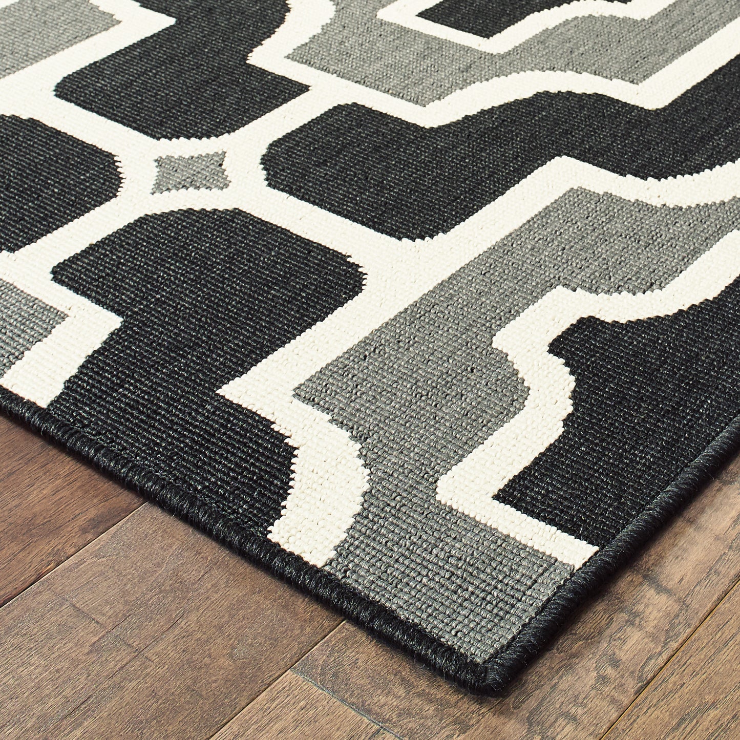 Marina Outdoor Black/ Grey Trefoil Loop Pile Rug