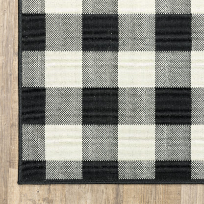 Marina Outdoor Black/ Ivory Southwest/Lodge Loop Pile Rug