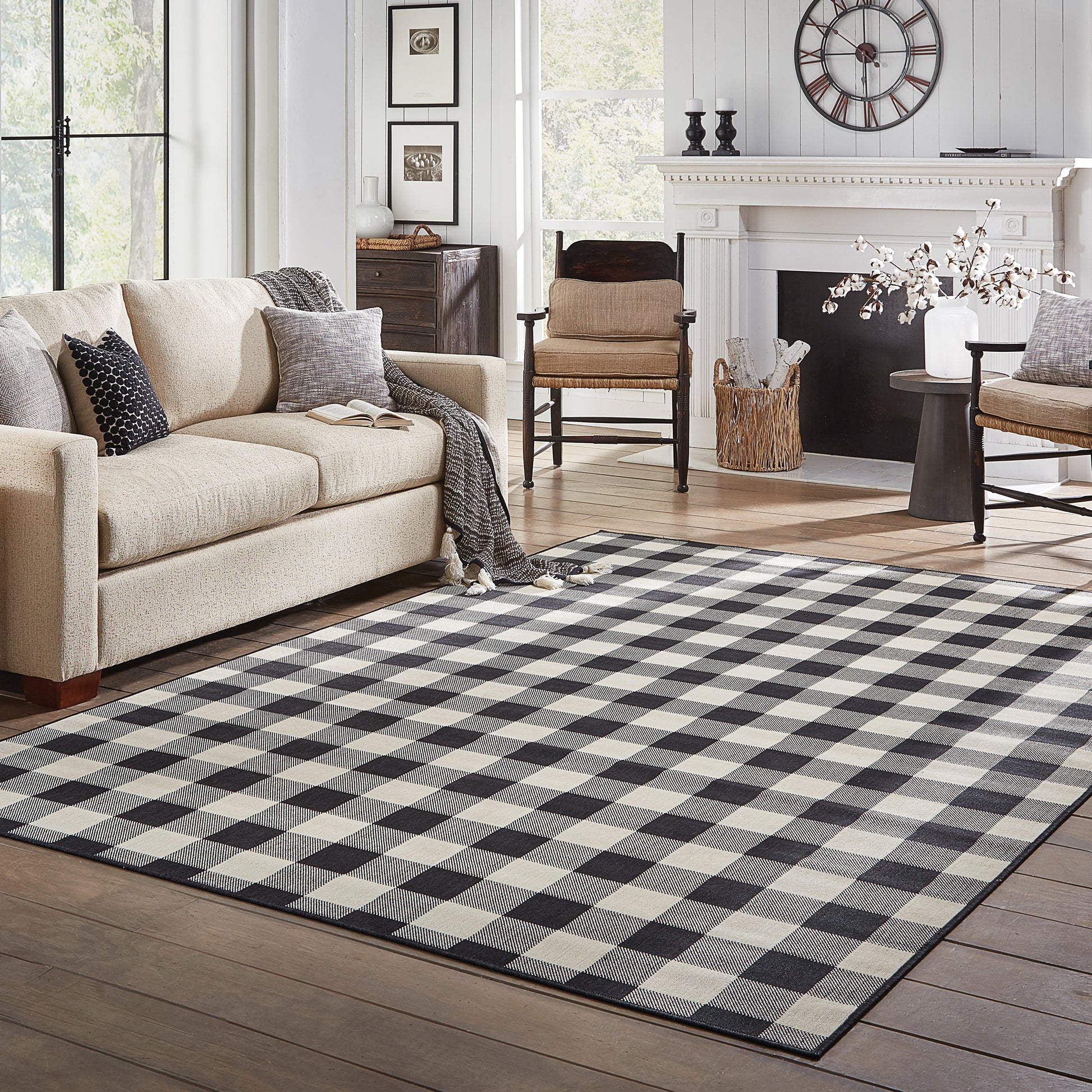 Marina Outdoor Black/ Ivory Southwest/Lodge Loop Pile Rug