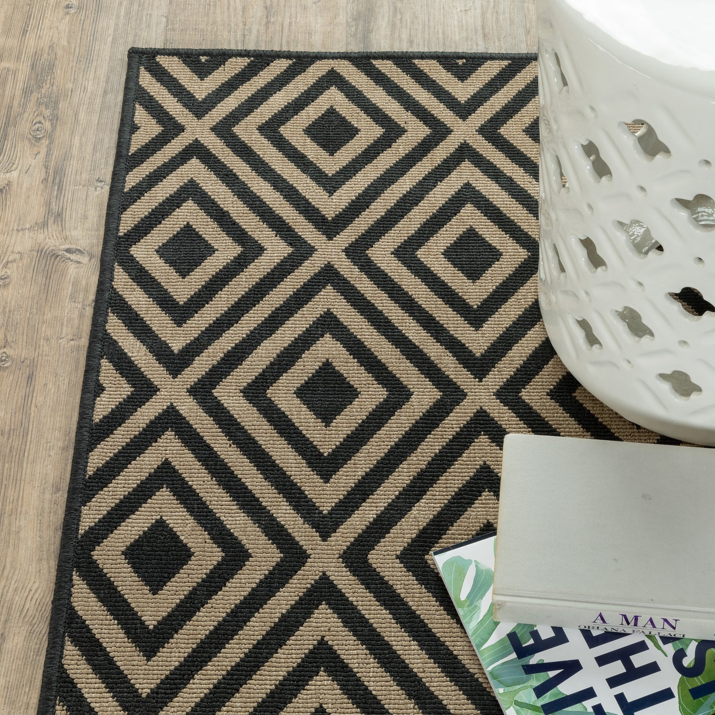 Marina Lattice Black/ Tan Outdoor Loop Pile Rug