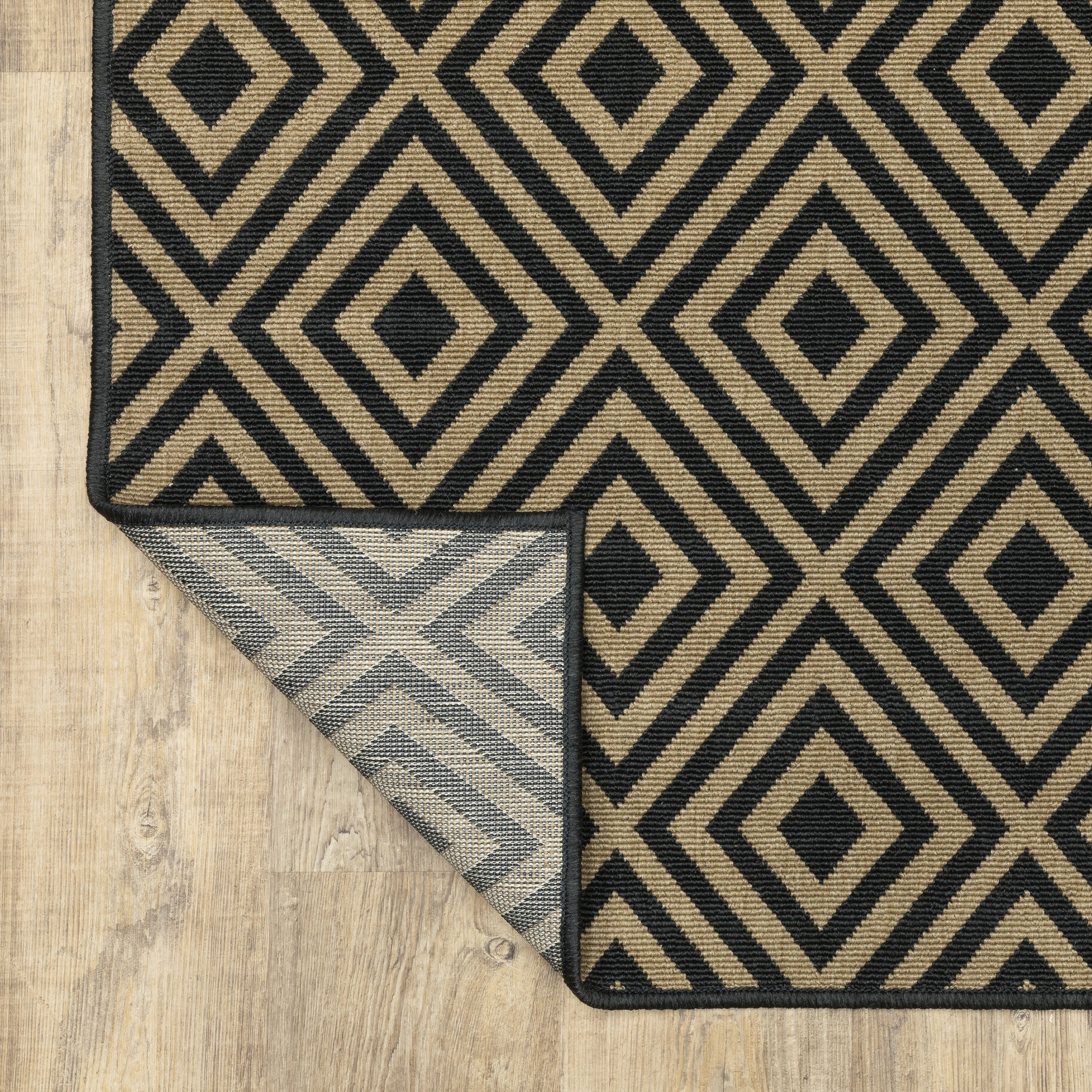 Marina Lattice Black/ Tan Outdoor Loop Pile Rug