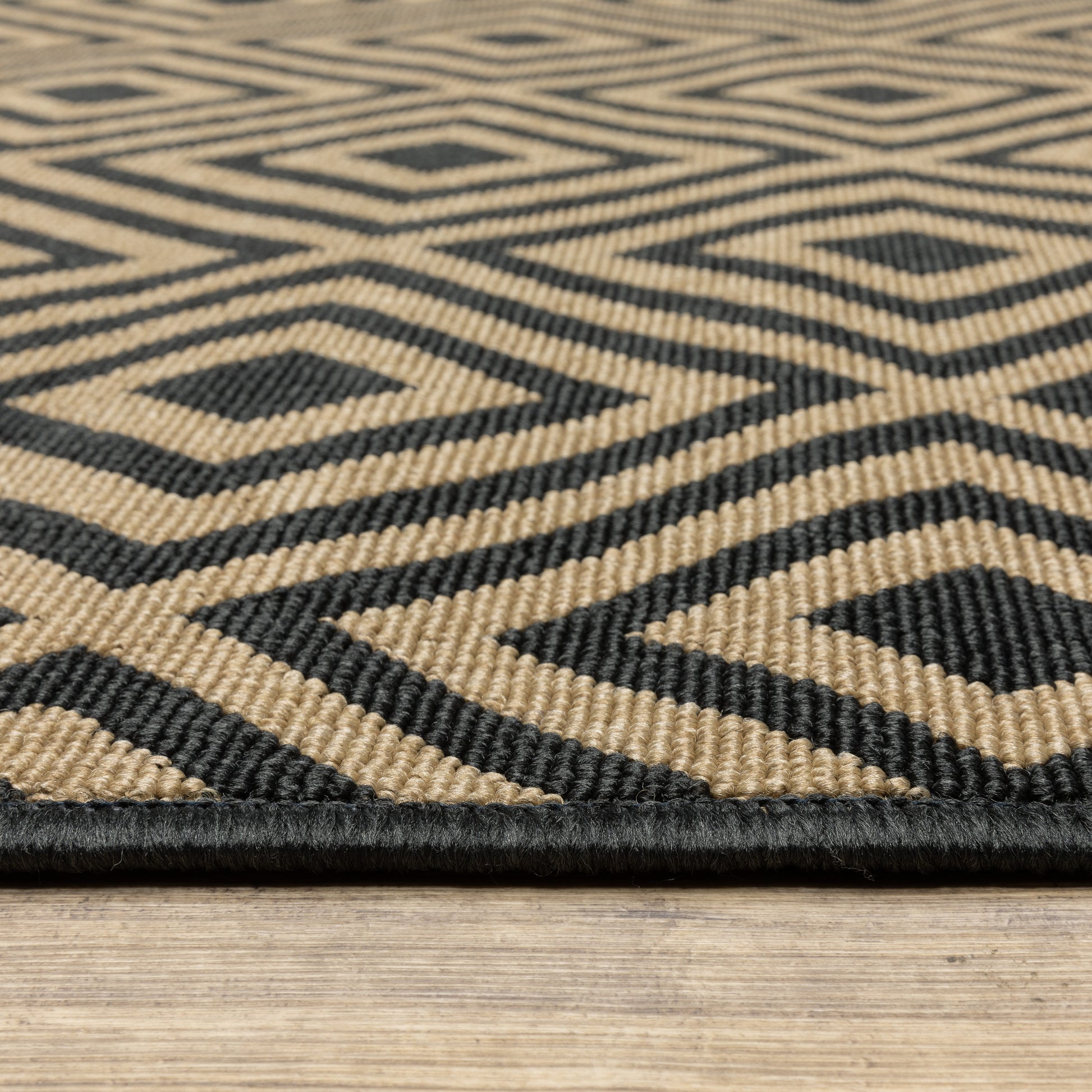 Marina Lattice Black/ Tan Outdoor Loop Pile Rug