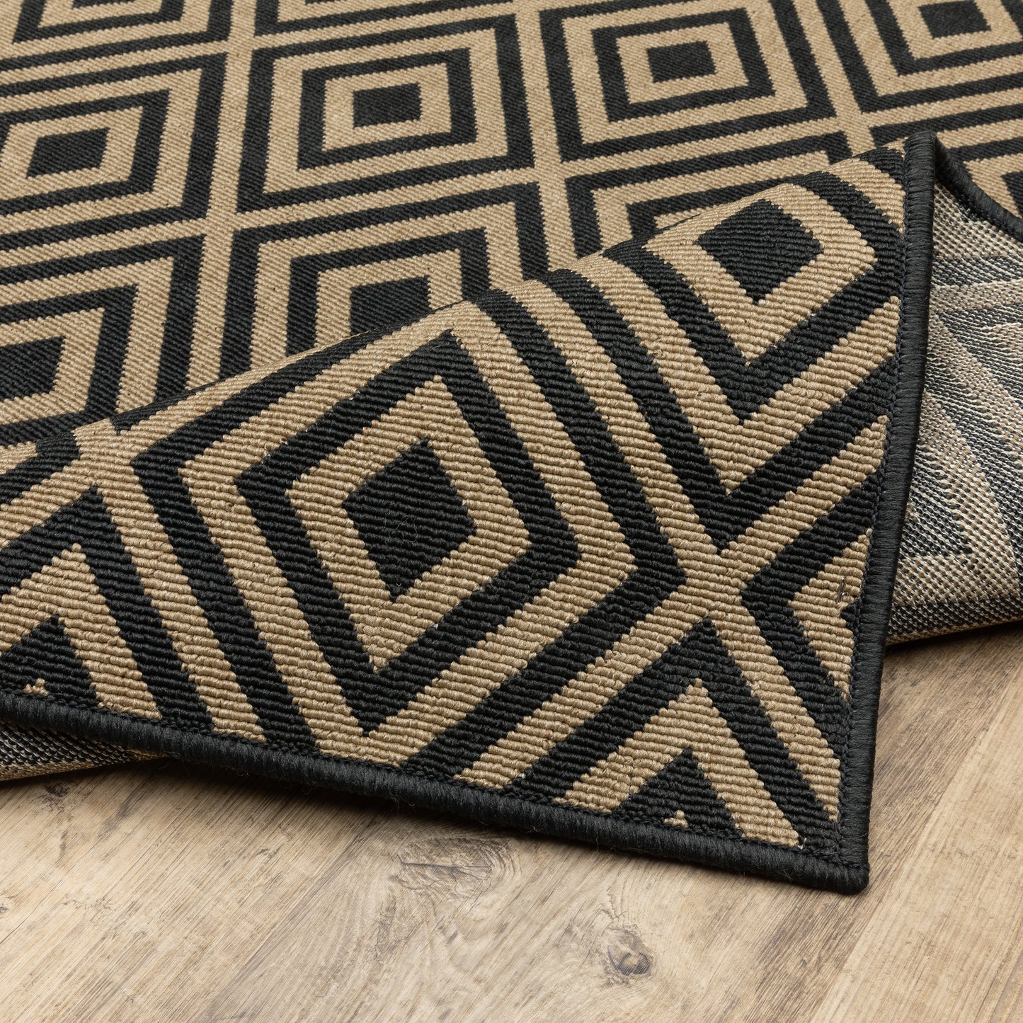 Marina Lattice Black/ Tan Outdoor Loop Pile Rug