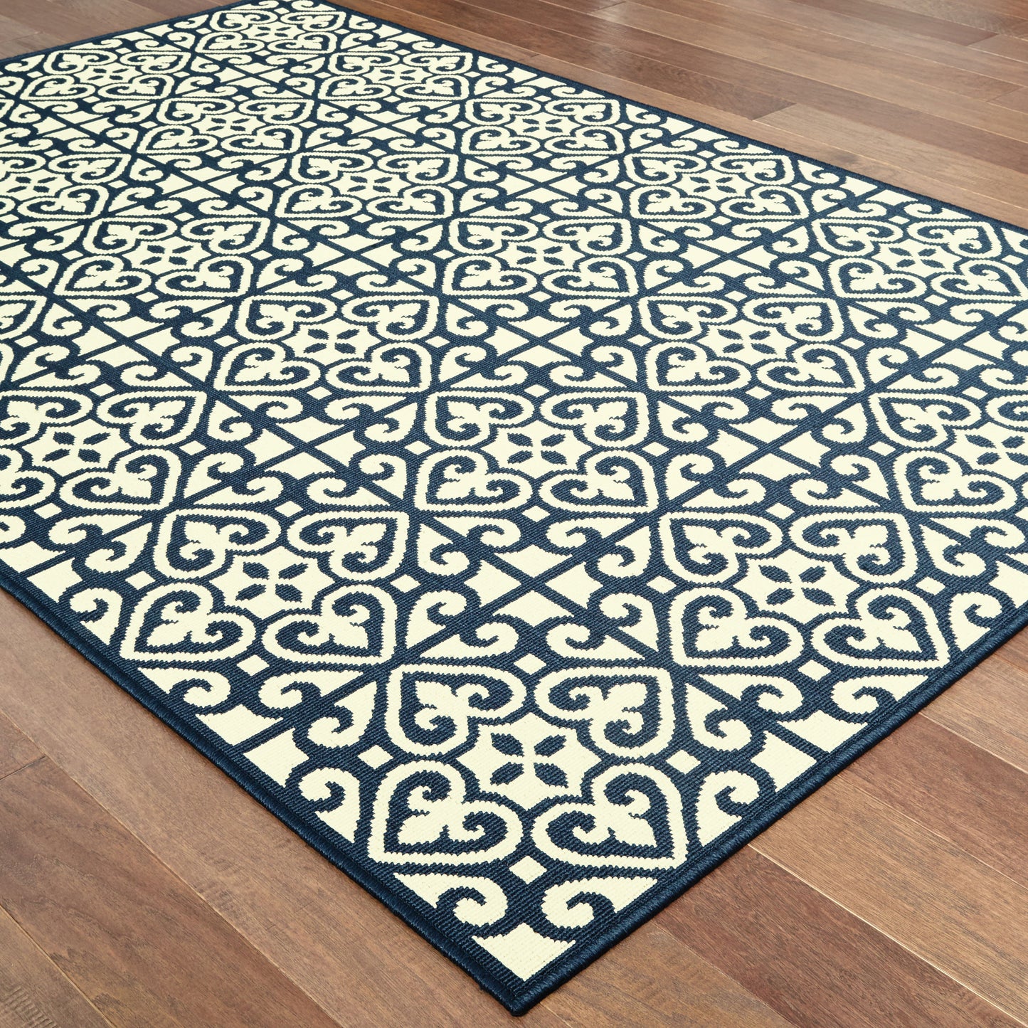 Marina Trefoil Ivory/ Navy Outdoor Loop Pile Rug