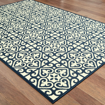 Marina Trefoil Ivory/ Navy Outdoor Loop Pile Rug