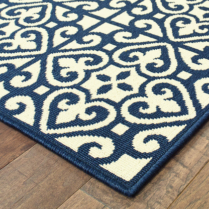 Marina Trefoil Ivory/ Navy Outdoor Loop Pile Rug