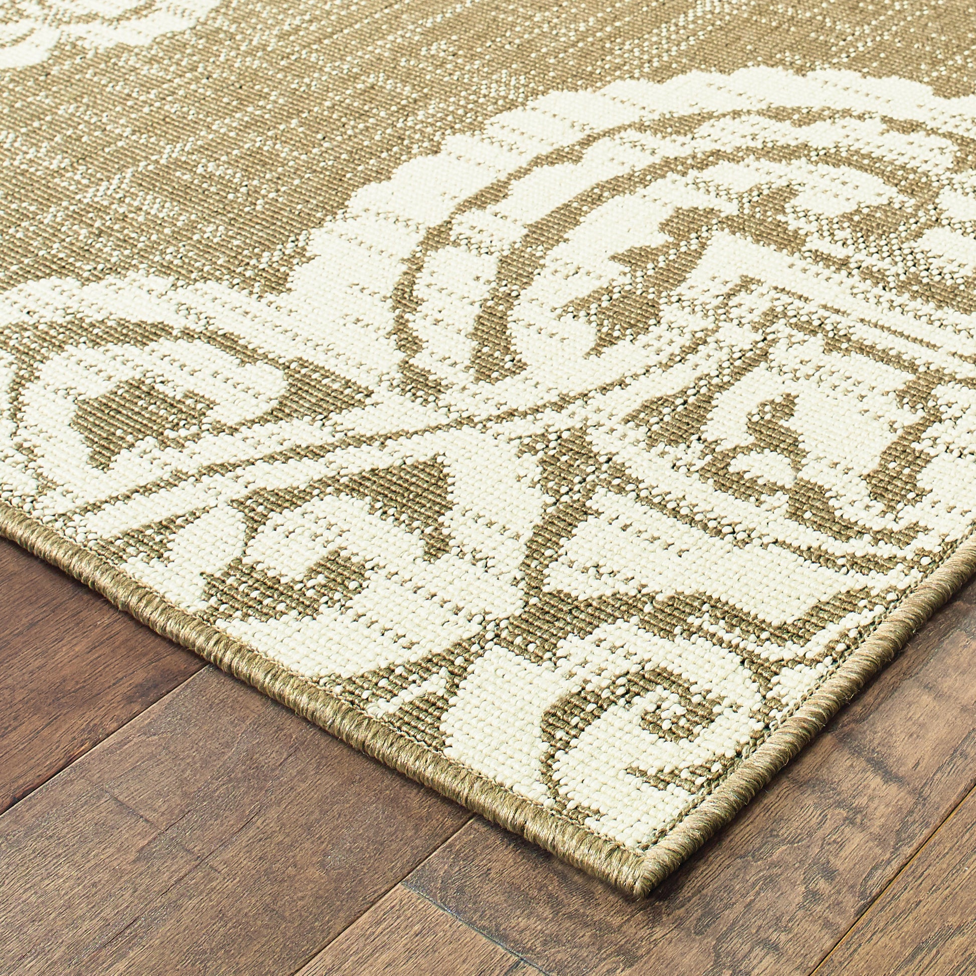 Marina Medallion Tan/ Ivory Outdoor Loop Pile Rug