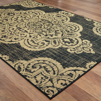 Marina Medallion Black/ Tan Outdoor Loop Pile Rug