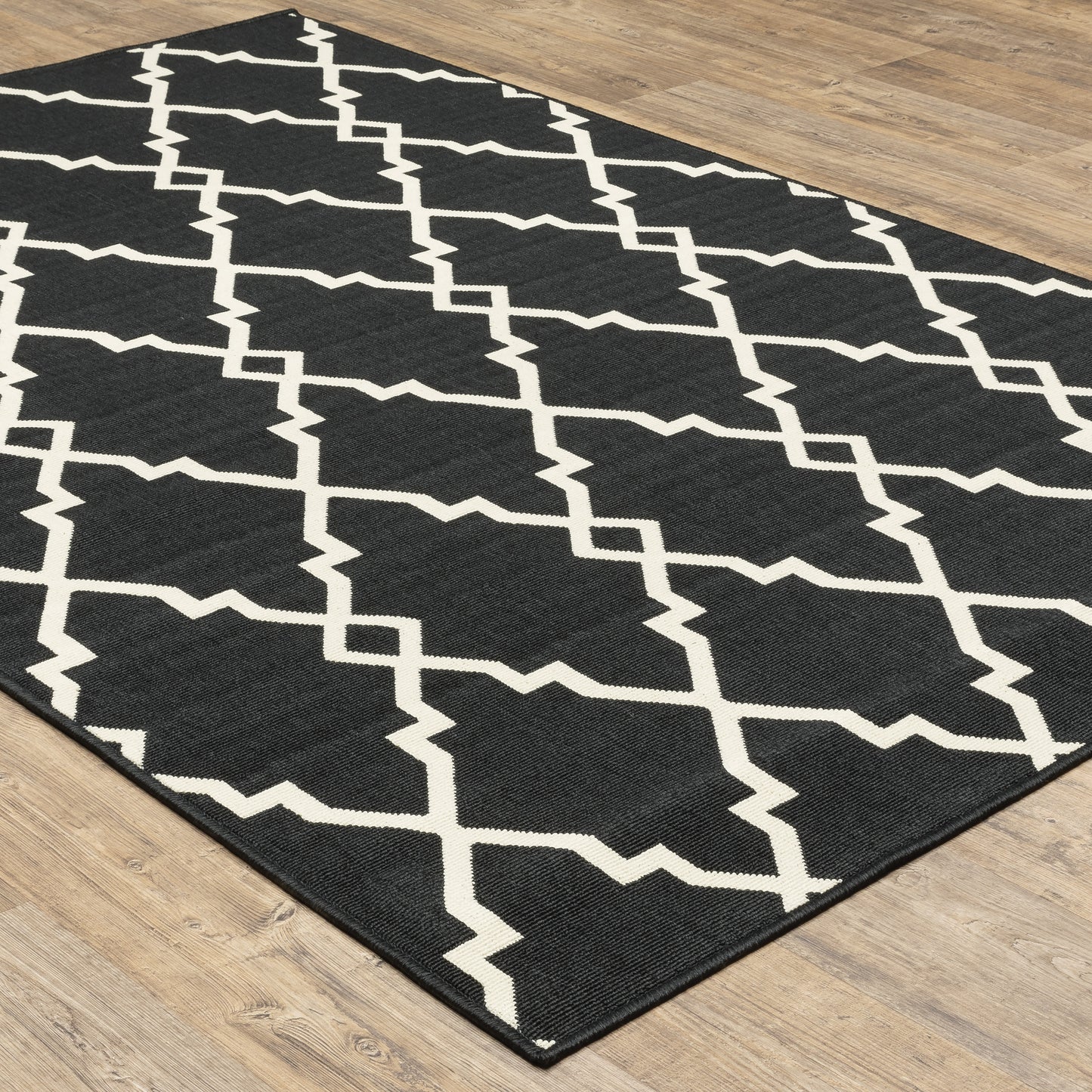 Marina Lattice Black/ Ivory Outdoor Loop Pile Rug
