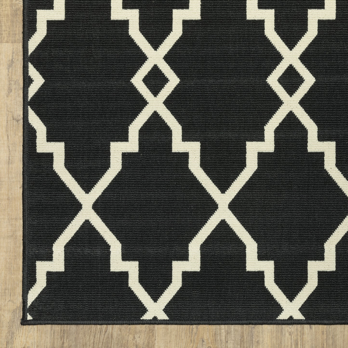 Marina Lattice Black/ Ivory Outdoor Loop Pile Rug