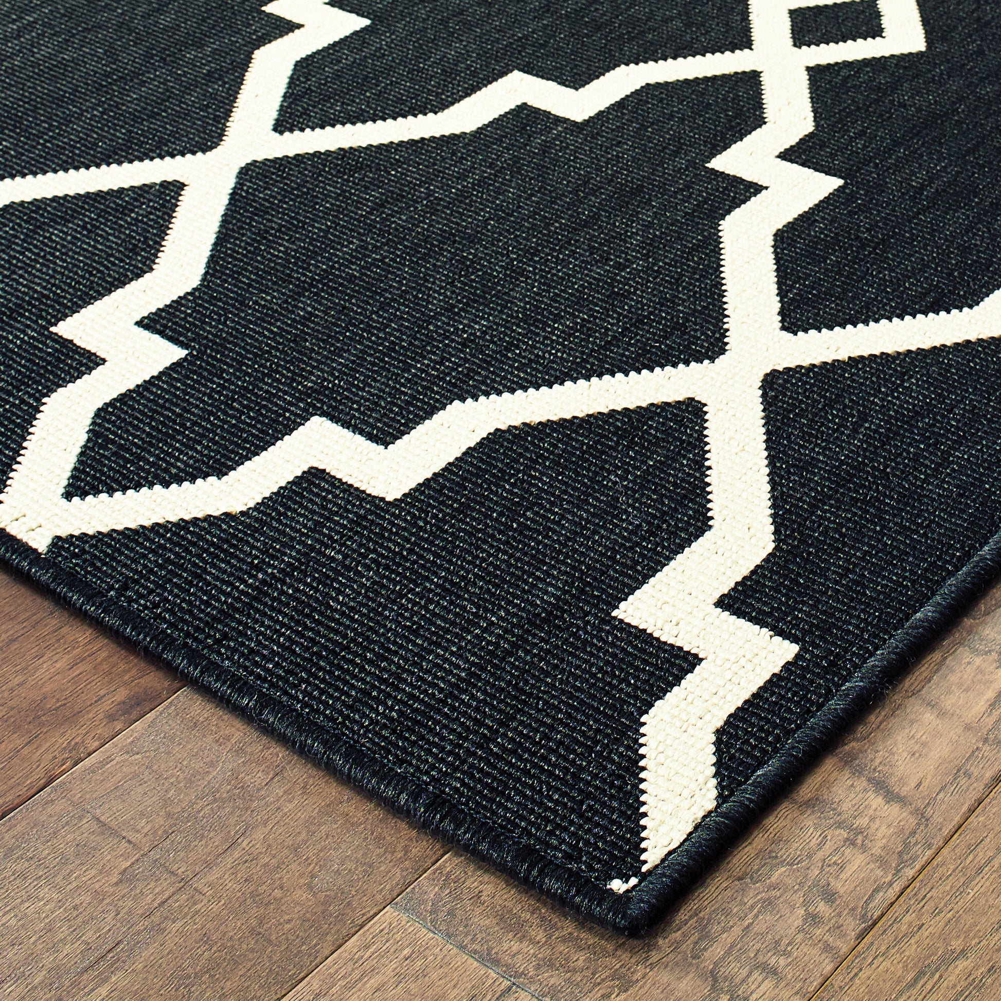Marina Lattice Black/ Ivory Outdoor Loop Pile Rug