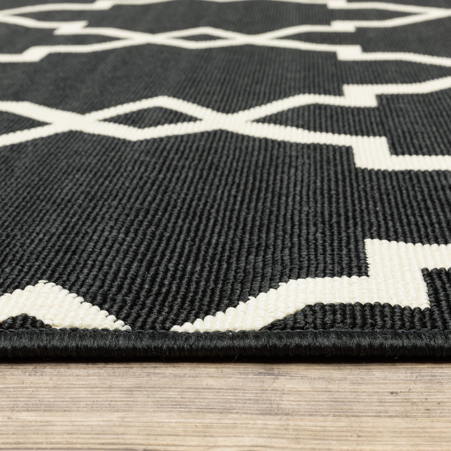 Marina Lattice Black/ Ivory Outdoor Loop Pile Rug