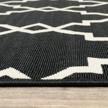 Marina Lattice Black/ Ivory Outdoor Loop Pile Rug