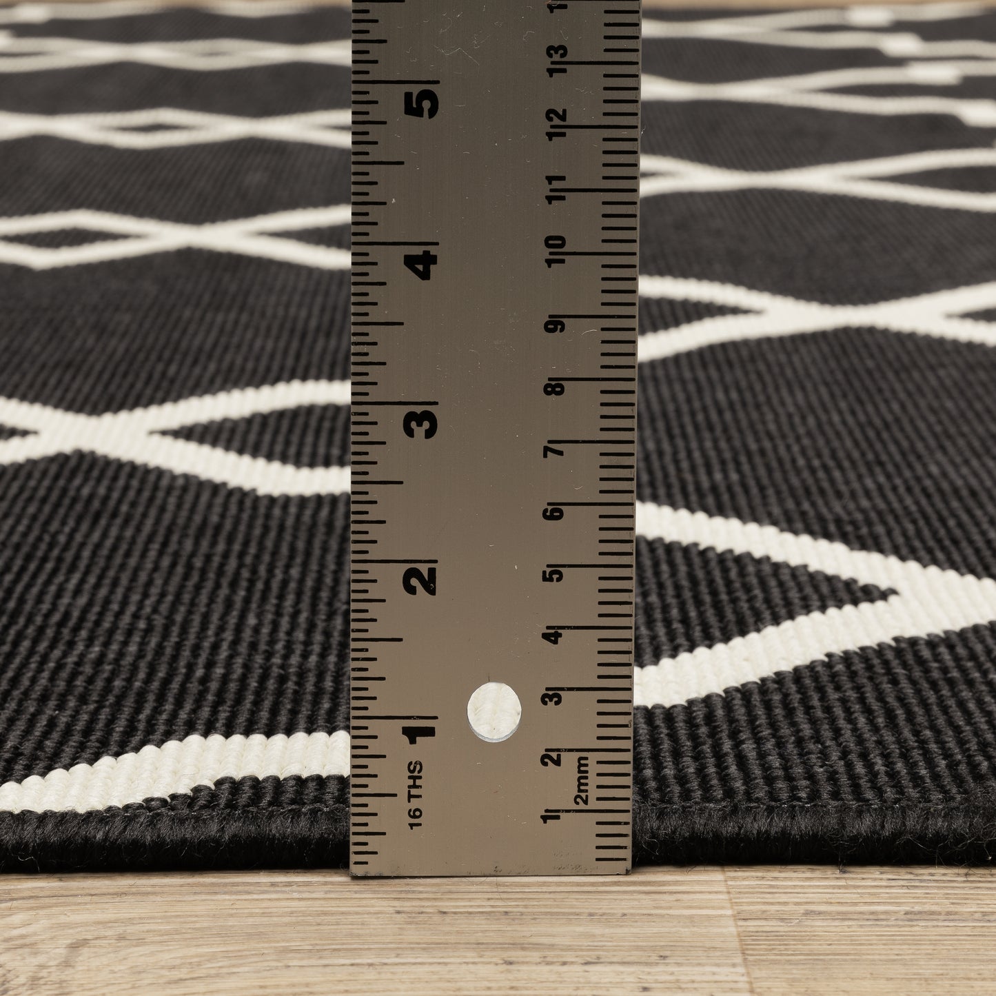 Marina Lattice Black/ Ivory Outdoor Loop Pile Rug
