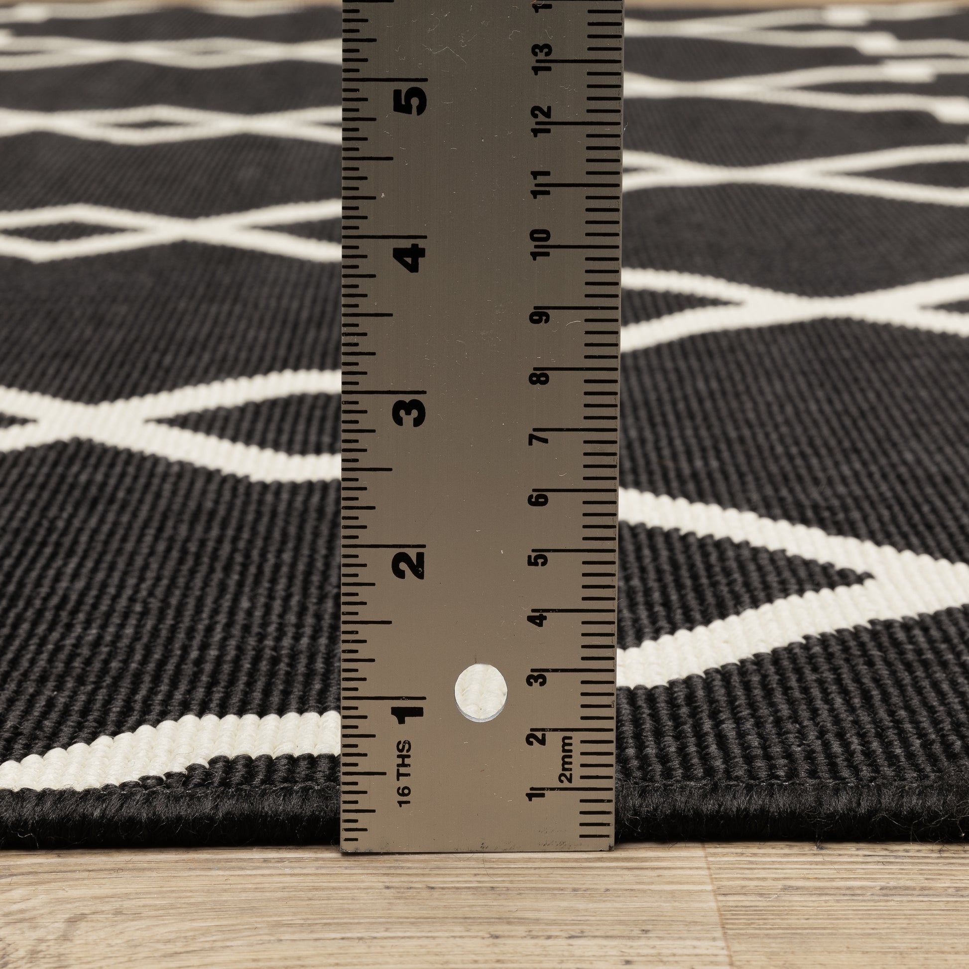Marina Lattice Black/ Ivory Outdoor Loop Pile Rug