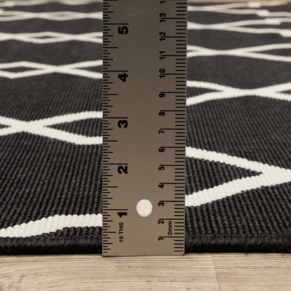 Marina Lattice Black/ Ivory Outdoor Loop Pile Rug