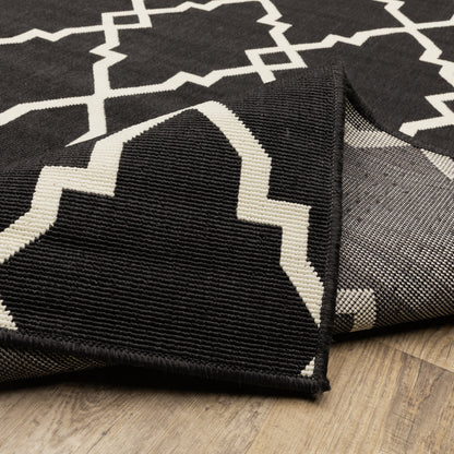 Marina Lattice Black/ Ivory Outdoor Loop Pile Rug