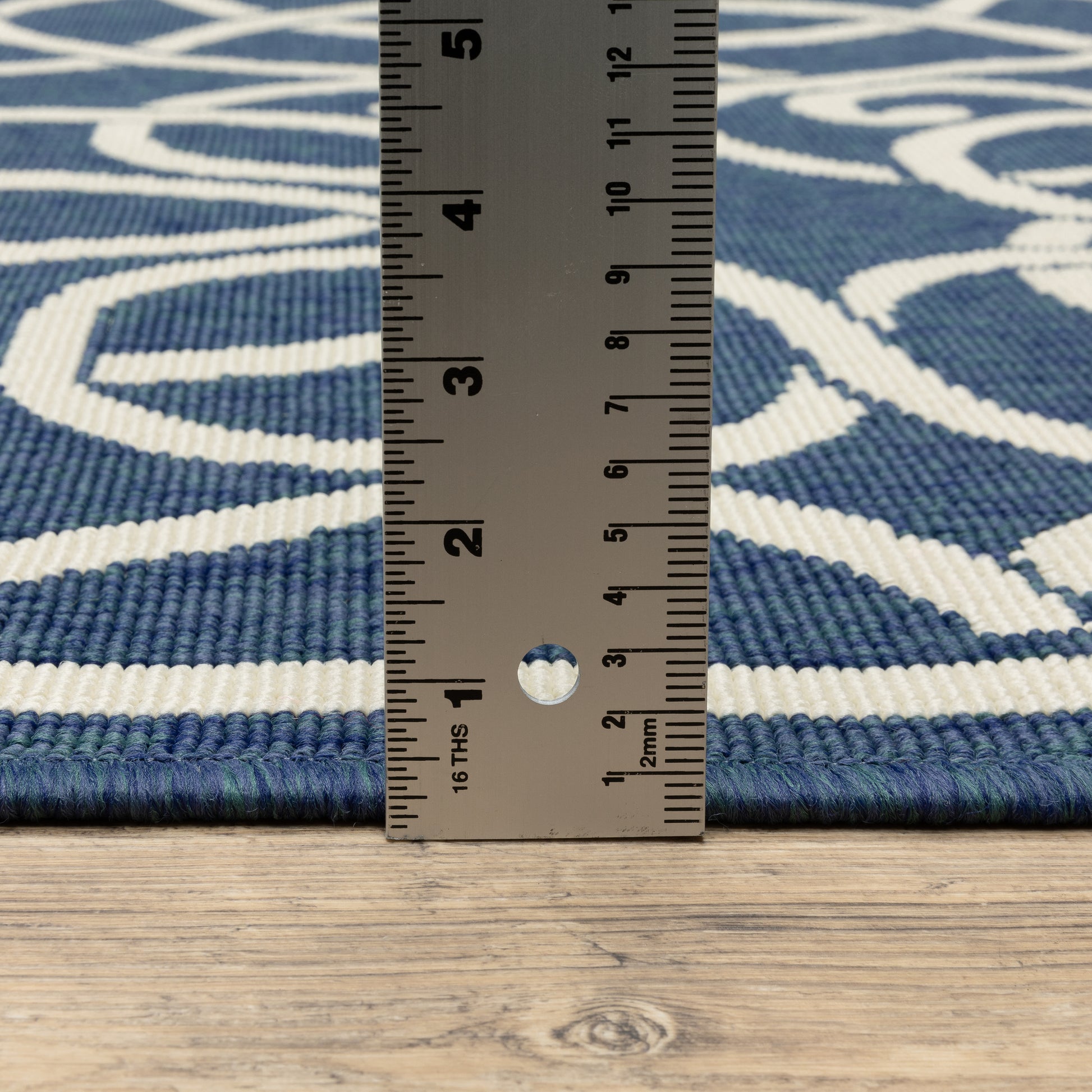 Meridian Outdoor Navy/ Ivory Geometric Loop Pile Rug
