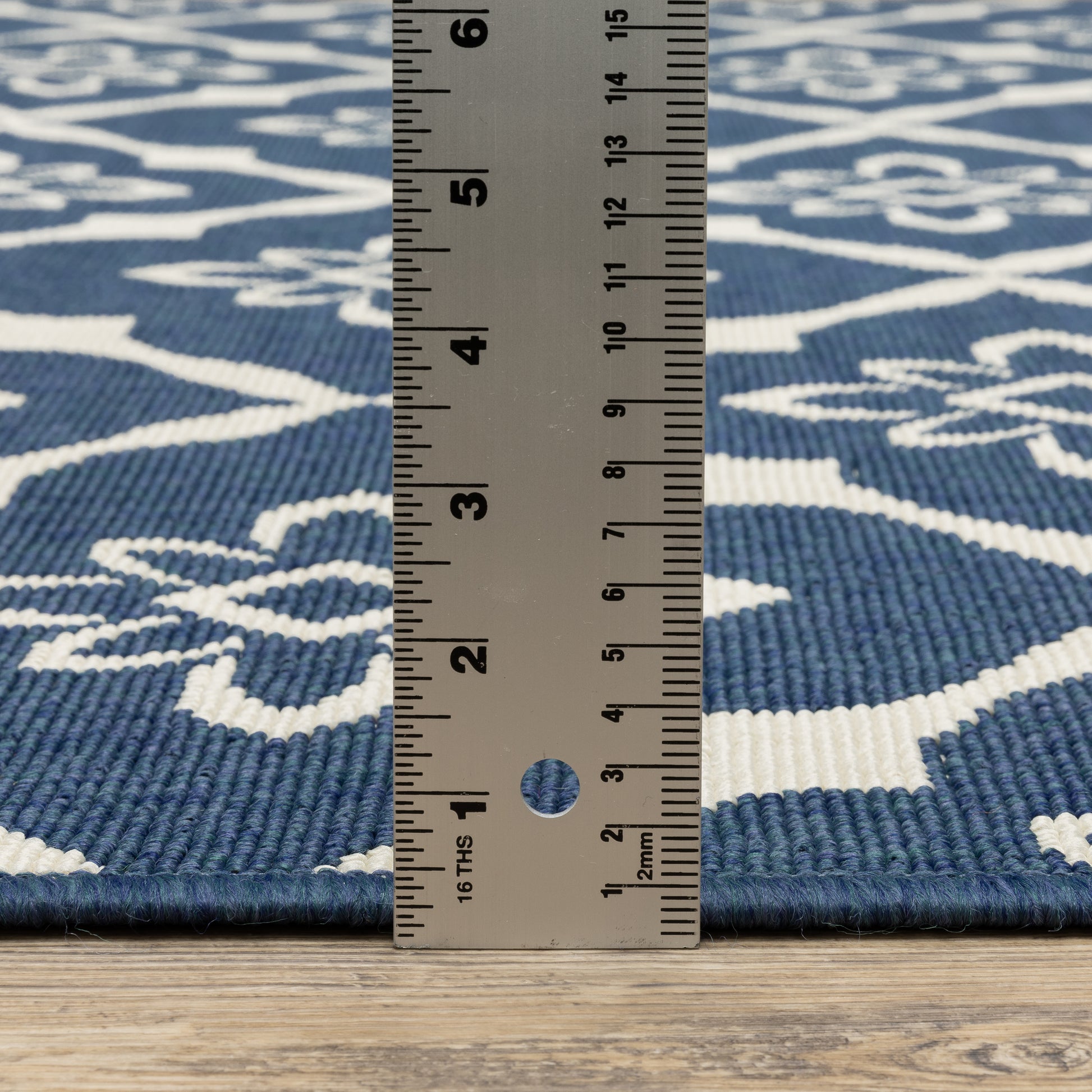 Meridian Outdoor Navy/ Ivory Lattice Loop Pile Rug