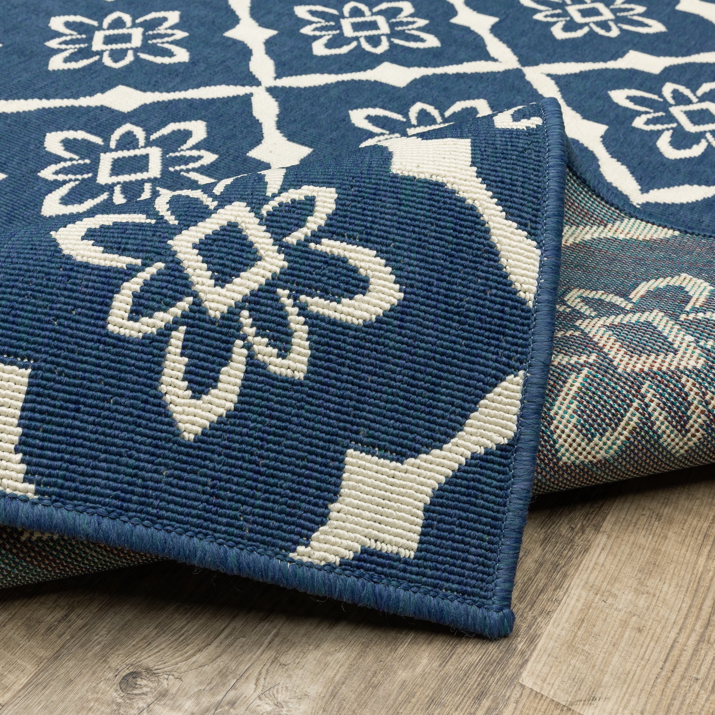 Meridian Outdoor Navy/ Ivory Lattice Loop Pile Rug