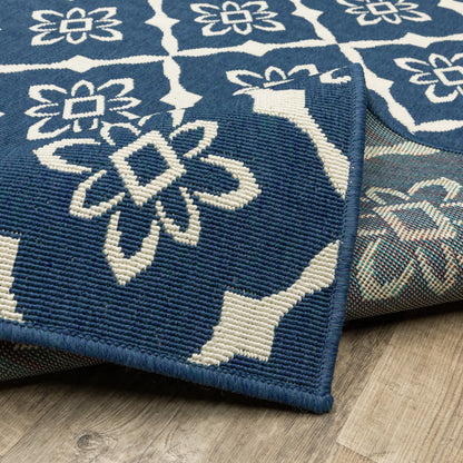 Meridian Outdoor Navy/ Ivory Lattice Loop Pile Rug